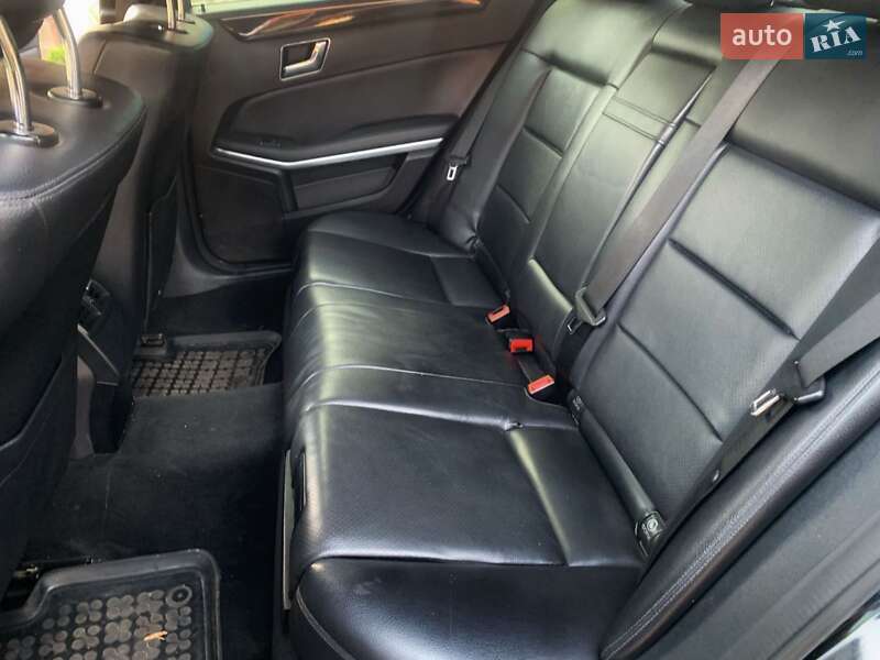 Седан Mercedes-Benz E-Class 2011 в Львове