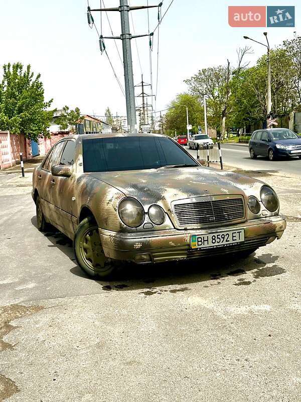 Седан Mercedes-Benz E-Class 1996 в Одессе