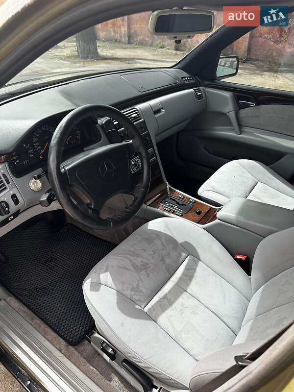 Седан Mercedes-Benz E-Class 1996 в Одессе