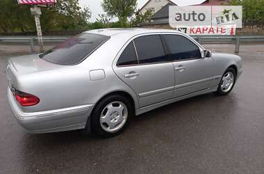 Седан Mercedes-Benz E-Class 2000 в Новоселиці