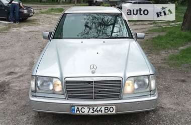 Седан Mercedes-Benz E-Class 1993 в Києві