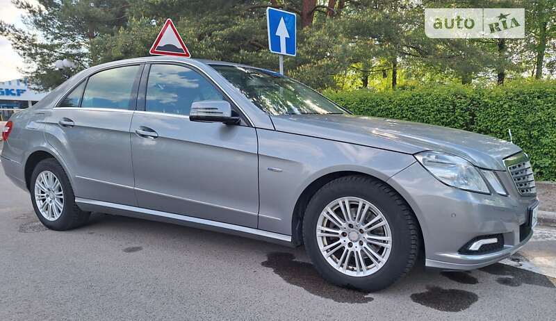 Седан Mercedes-Benz E-Class 2010 в Луцке