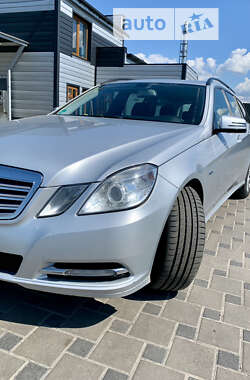 Універсал Mercedes-Benz E-Class 2011 в Сарнах