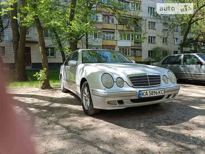 Седан Mercedes-Benz E-Class 2001 в Киеве