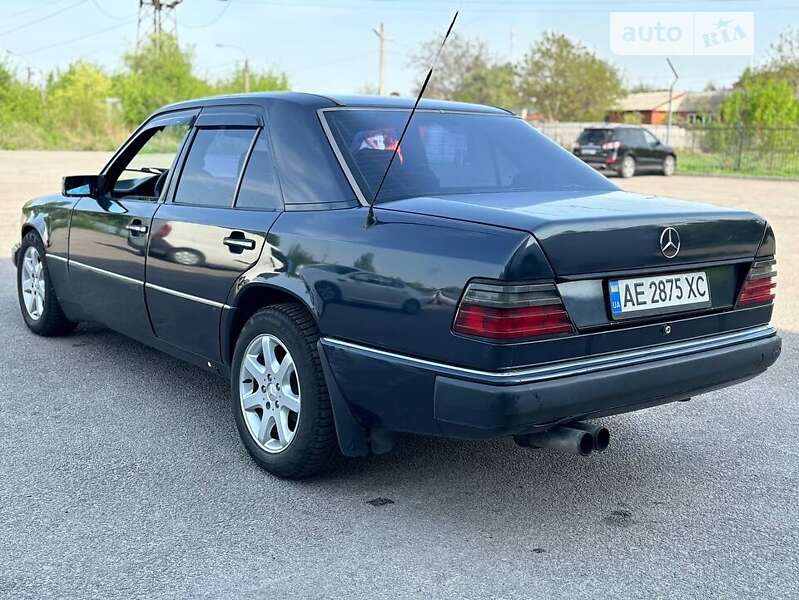 Седан Mercedes-Benz E-Class 1990 в Дніпрі