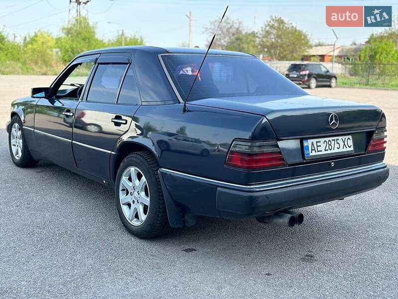 Mercedes-Benz E-Class 1990