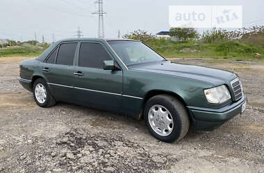 Седан Mercedes-Benz E-Class 1995 в Одессе