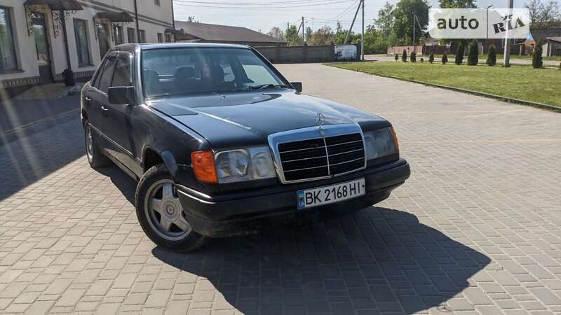 Седан Mercedes-Benz E-Class 1988 в Зарічному