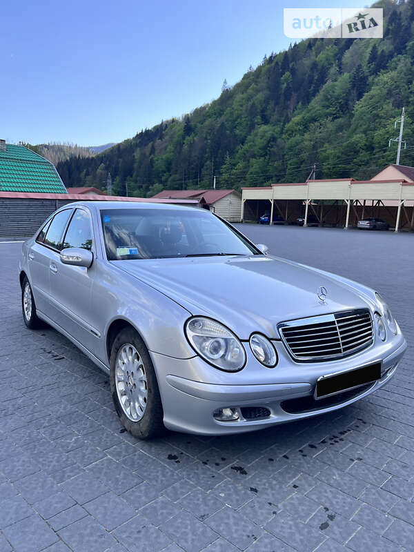 Седан Mercedes-Benz E-Class 2004 в Міжгір'ї