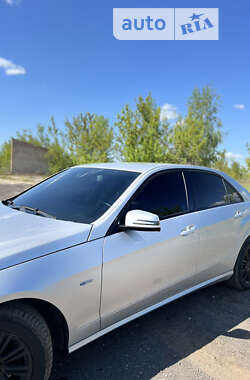 Седан Mercedes-Benz E-Class 2011 в Вараше