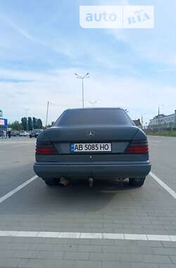 Седан Mercedes-Benz E-Class 1991 в Виннице