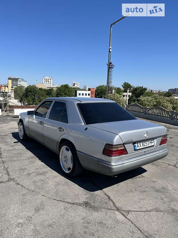Седан Mercedes-Benz E-Class 1990 в Харькове