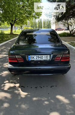 Седан Mercedes-Benz E-Class 1999 в Ровно