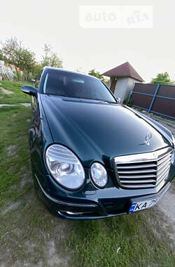 Седан Mercedes-Benz E-Class 2002 в Глевасі