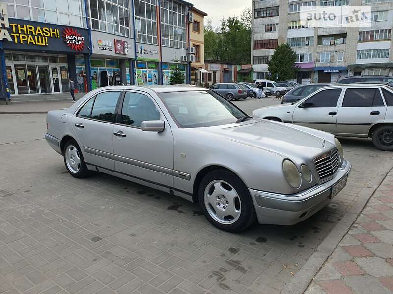Седан Mercedes-Benz E-Class 1998 в Новояворовске