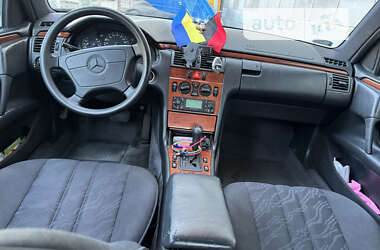 Седан Mercedes-Benz E-Class 1998 в Николаеве