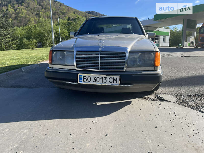 Седан Mercedes-Benz E-Class 1991 в Сколе