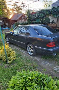 Седан Mercedes-Benz E-Class 1996 в Ужгороді