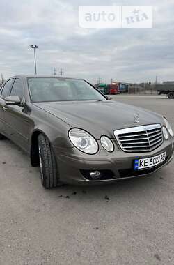 Седан Mercedes-Benz E-Class 2006 в Дніпрі