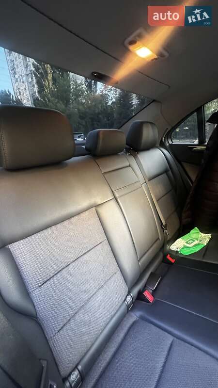 Седан Mercedes-Benz E-Class 2010 в Киеве