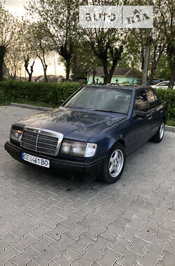 Седан Mercedes-Benz E-Class 1986 в Вижнице