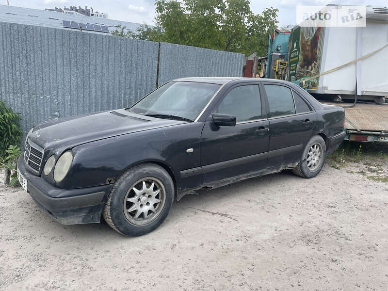 Седан Mercedes-Benz E-Class 1997 в Львові