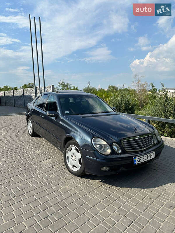 Седан Mercedes-Benz E-Class 2002 в Днепре