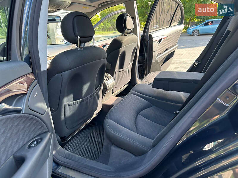 Седан Mercedes-Benz E-Class 2002 в Днепре