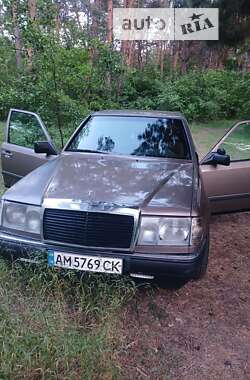 Седан Mercedes-Benz E-Class 1988 в Києві