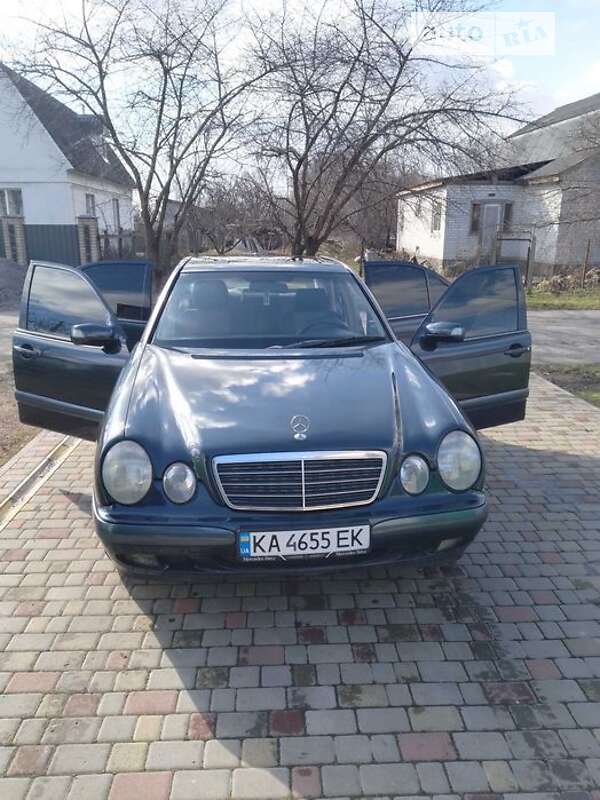 Седан Mercedes-Benz E-Class 2001 в Лебедині