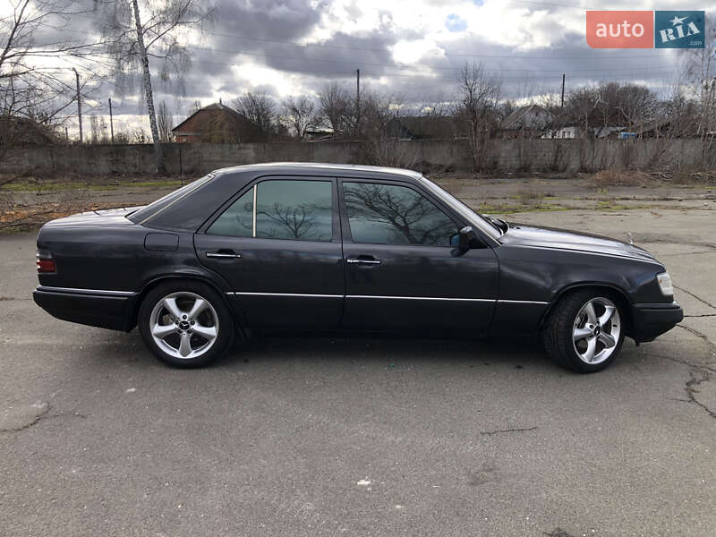 Седан Mercedes-Benz E-Class 1993 в Києві