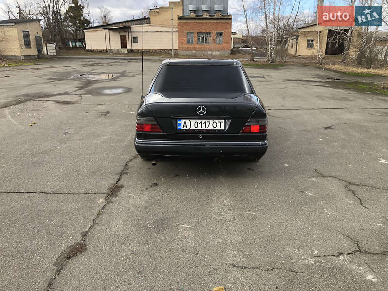 Седан Mercedes-Benz E-Class 1993 в Києві