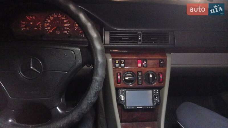 Седан Mercedes-Benz E-Class 1994 в Херсоні