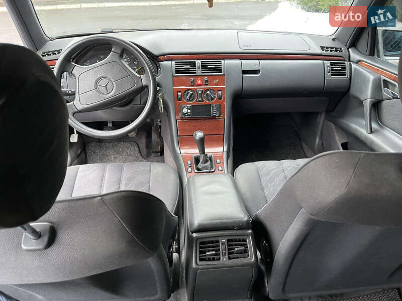Седан Mercedes-Benz E-Class 1995 в Шацке