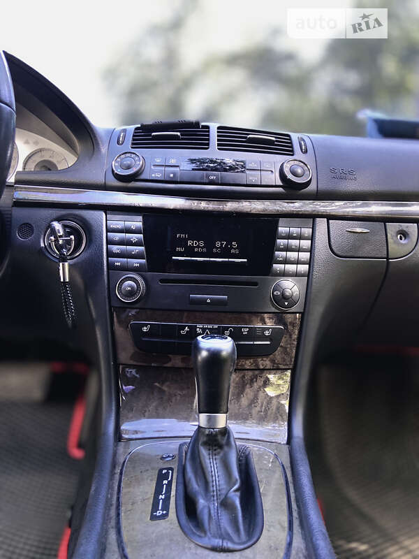 Седан Mercedes-Benz E-Class 2007 в Днепре