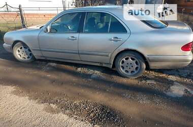 Седан Mercedes-Benz E-Class 1995 в Косові