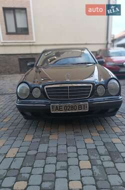 Седан Mercedes-Benz E-Class 2001 в 