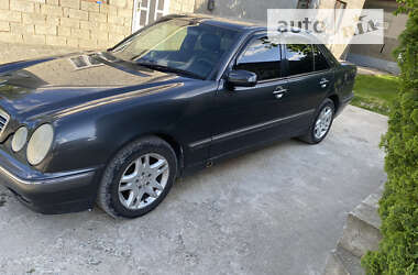 Седан Mercedes-Benz E-Class 2001 в Черновцах