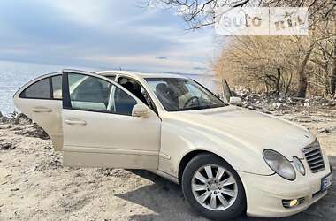 Седан Mercedes-Benz E-Class 2007 в Глобине