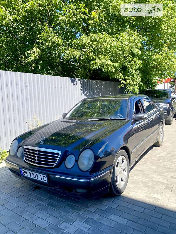 Седан Mercedes-Benz E-Class 2001 в Березному