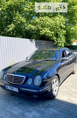 Седан Mercedes-Benz E-Class 2001 в Березному