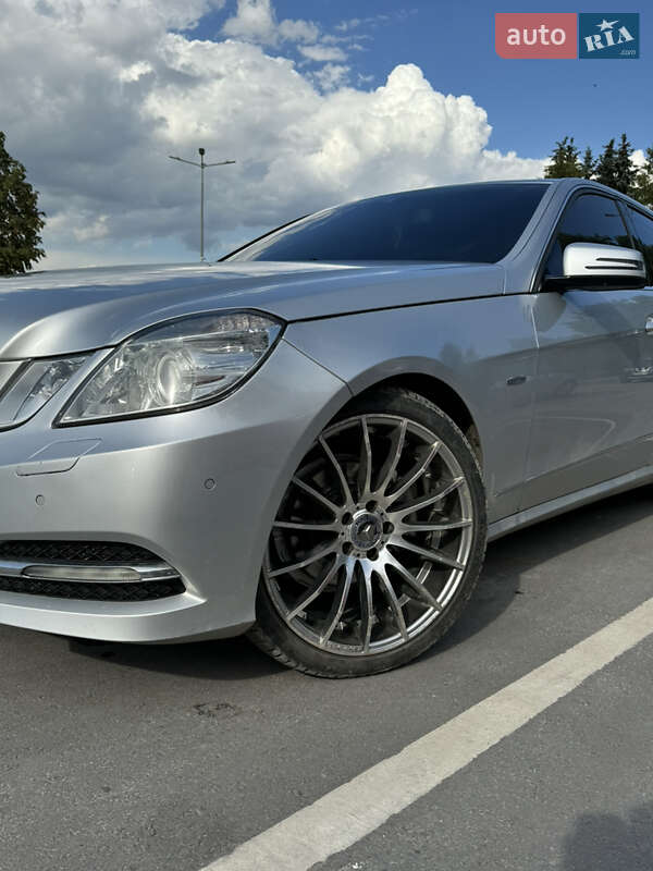 Седан Mercedes-Benz E-Class 2011 в Радехове