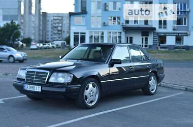 Седан Mercedes-Benz E-Class 1993 в Черкассах