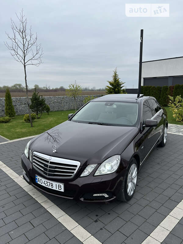 Седан Mercedes-Benz E-Class 2009 в Мукачевому