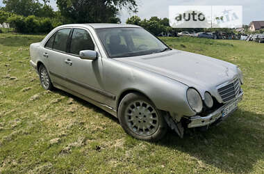 Седан Mercedes-Benz E-Class 2000 в Новоселиці