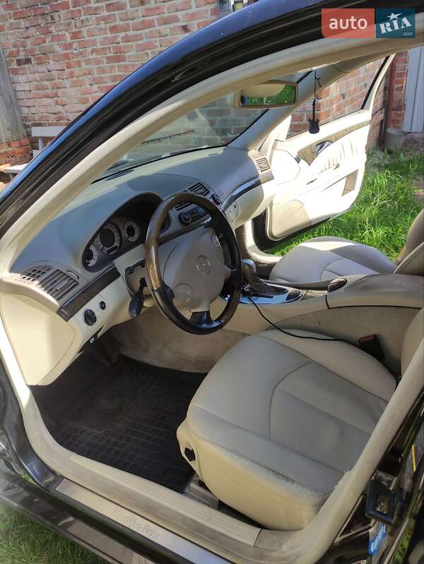 Седан Mercedes-Benz E-Class 2004 в Чернігові