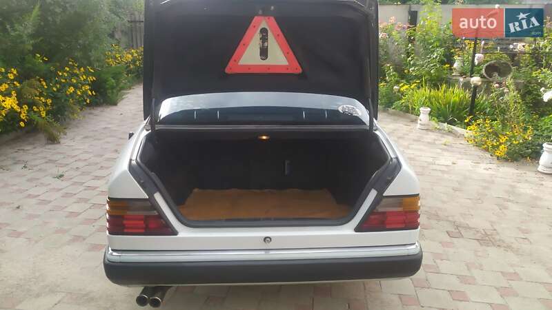 Седан Mercedes-Benz E-Class 1992 в Новой Водолаге