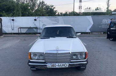 Седан Mercedes-Benz E-Class 1980 в Чернівцях