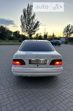 Седан Mercedes-Benz E-Class 2001 в Запорожье