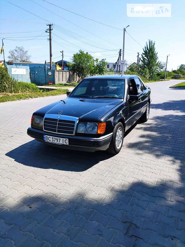 Седан Mercedes-Benz E-Class 1992 в Львове